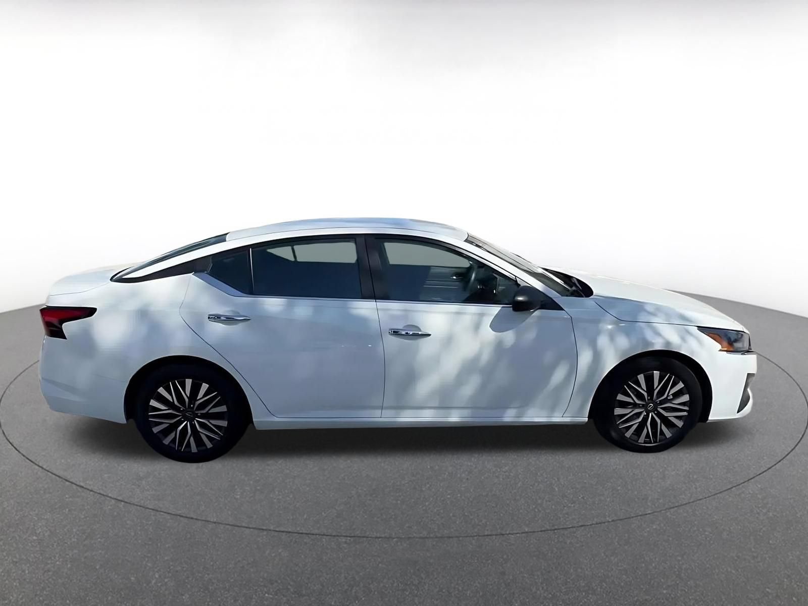 Used 2025 Nissan Altima 2.5 SV FWD image 16