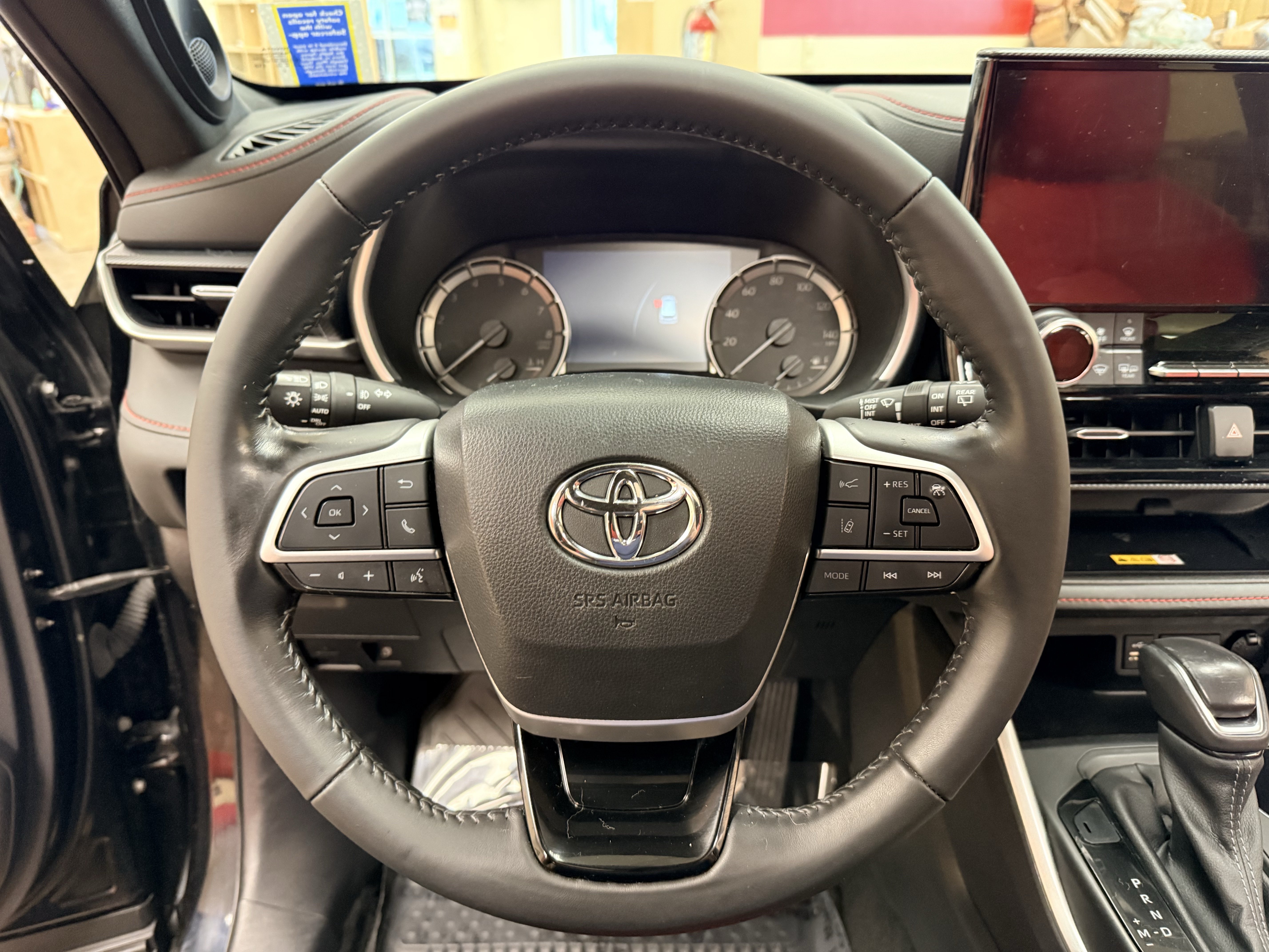 Used 2023 Toyota Highlander XSE AWD/4WD image 12