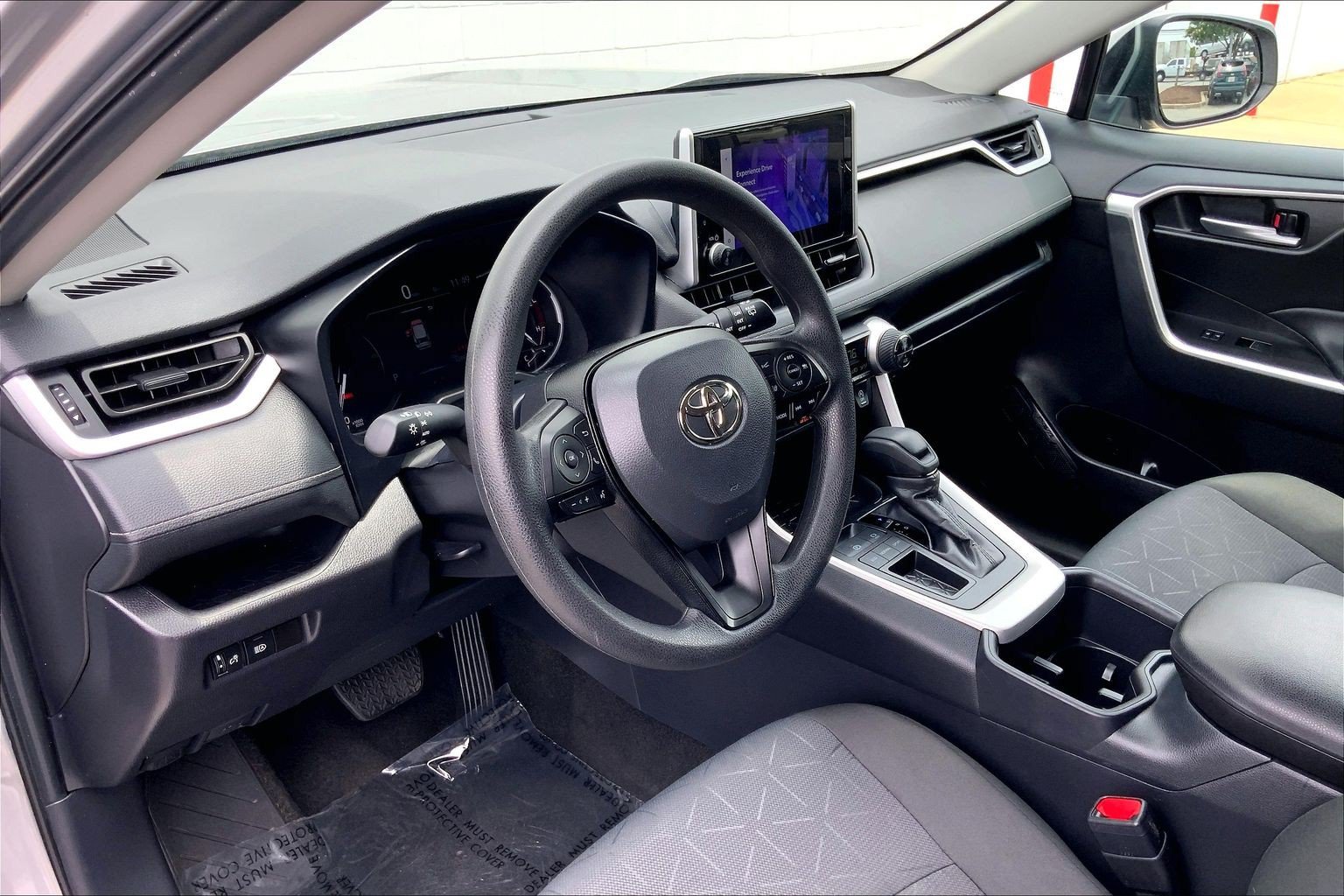 Used 2025 Toyota RAV4 XLE FWD image 18