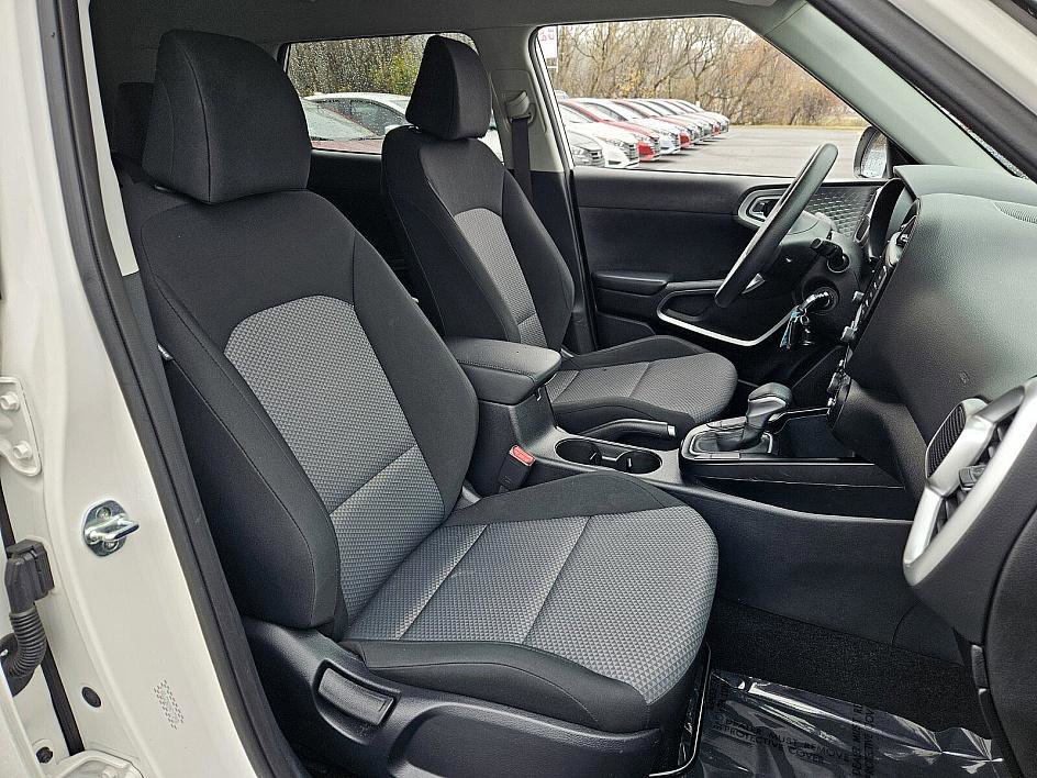 Used 2022 Kia Soul LX image 13
