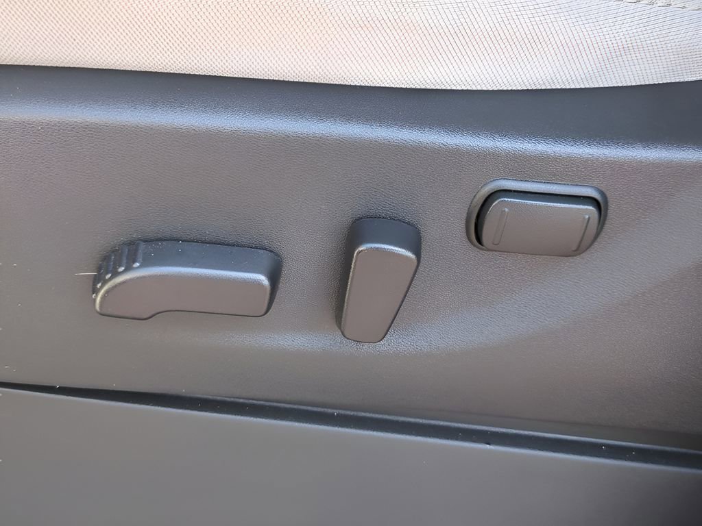 Used 2025 Nissan Frontier SV RWD image 19