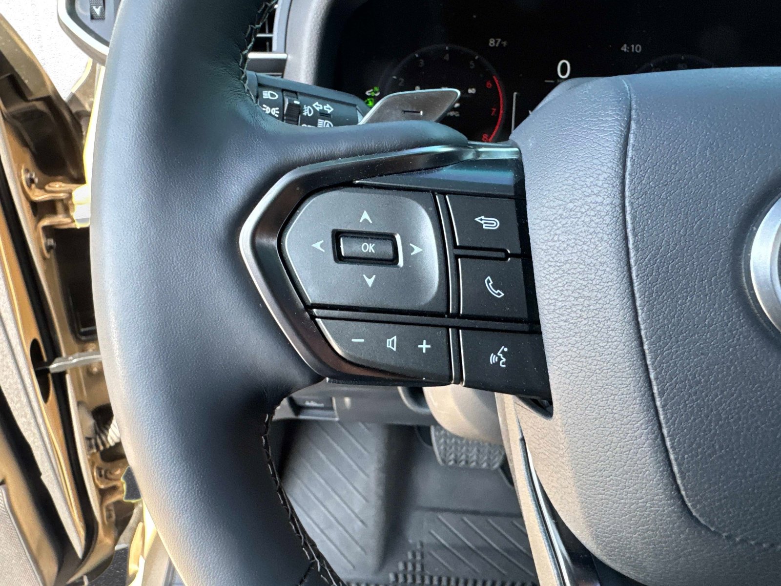 Certified 2025 Lexus LX 700h Overtrail image 32