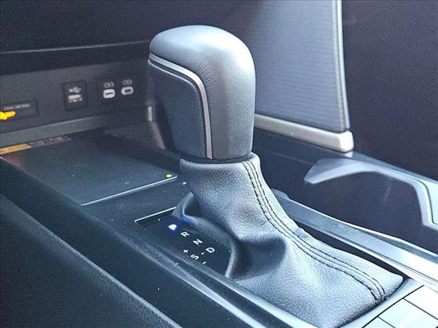 Used 2025 Toyota Camry SE image 12