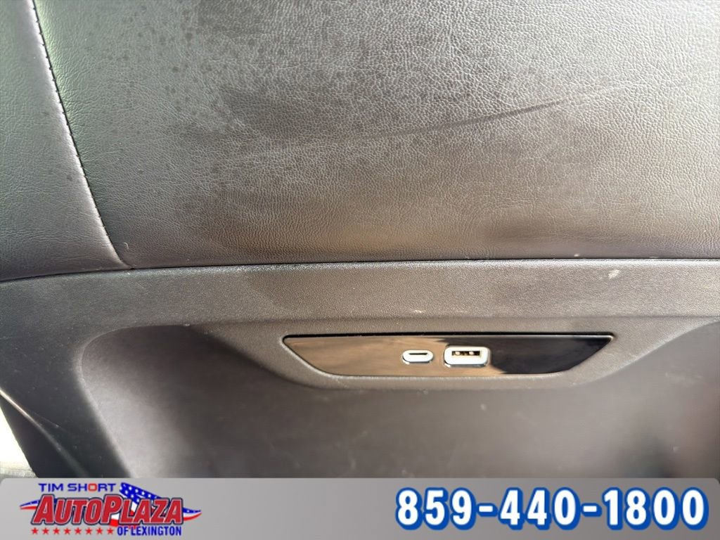 Used 2025 Chrysler Pacifica Limited image 33