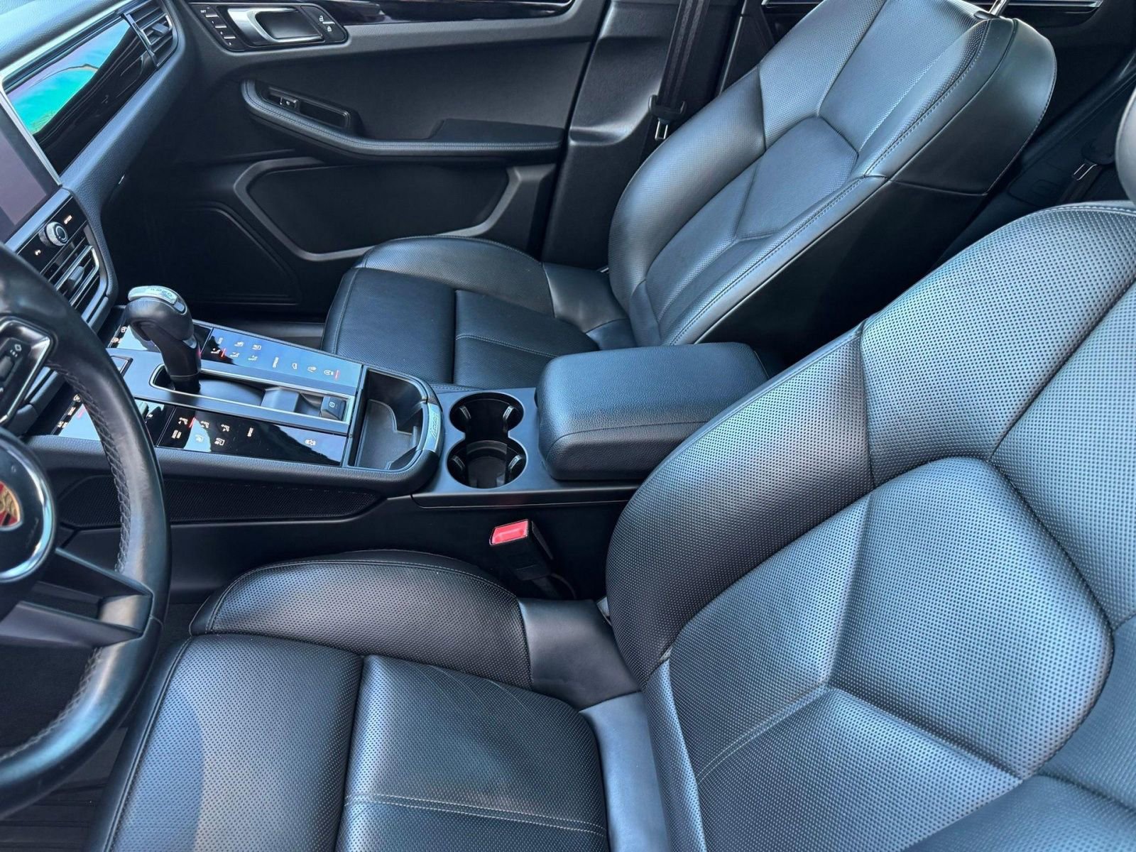 Used 2023 Porsche Macan image 16