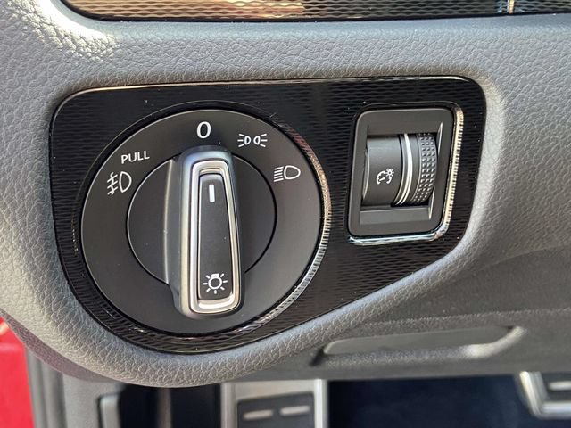 Used 2017 Volkswagen Golf 4-Door FWD image 19