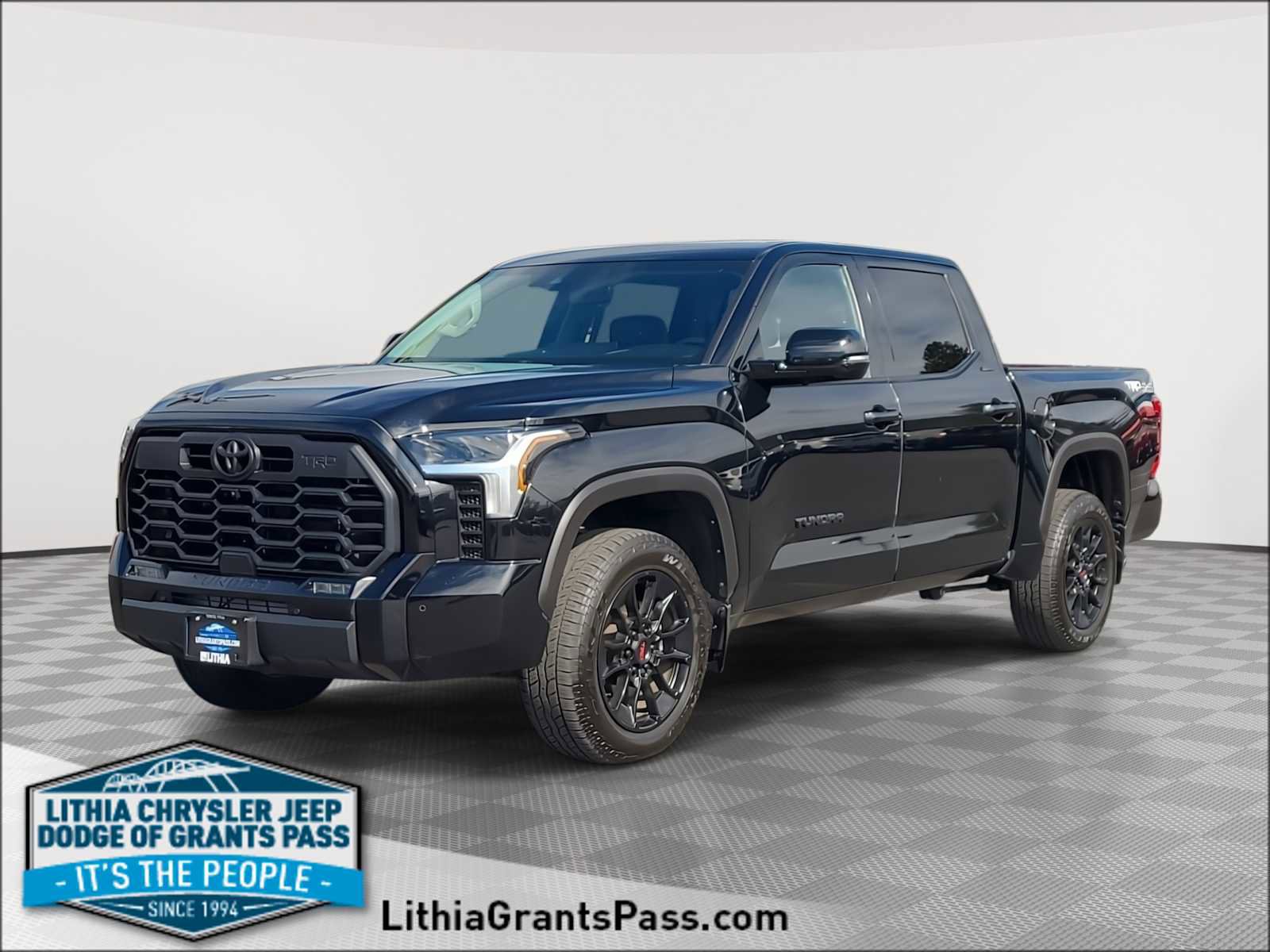 Used 2024 Toyota Tundra Platinum image 1