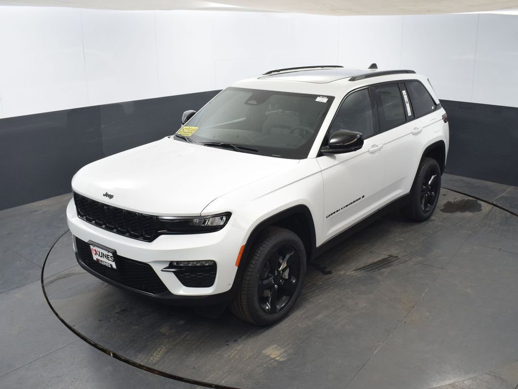 Used 2025 Jeep Grand Cherokee Limited w/ Luxury Tech Group II image 44