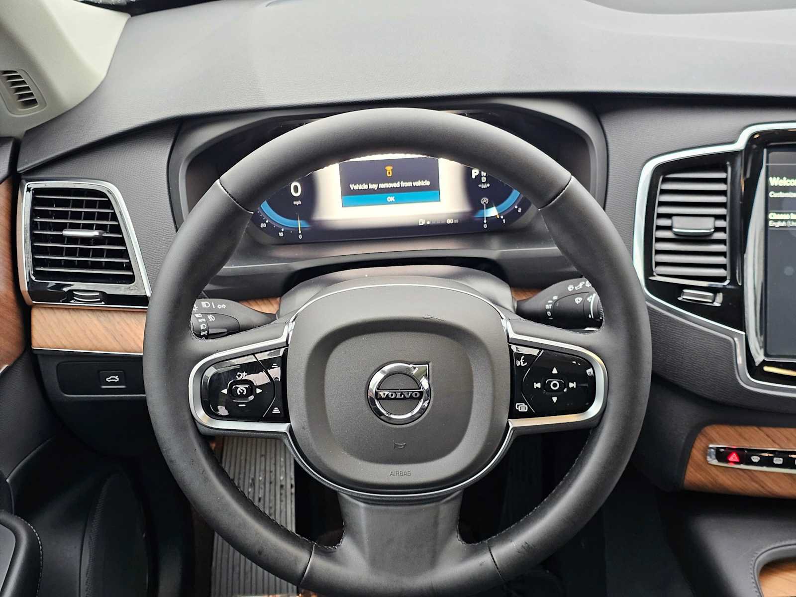 New 2025 Volvo XC90 B6 Plus w/ Protection Package Premier AWD/4WD image 23