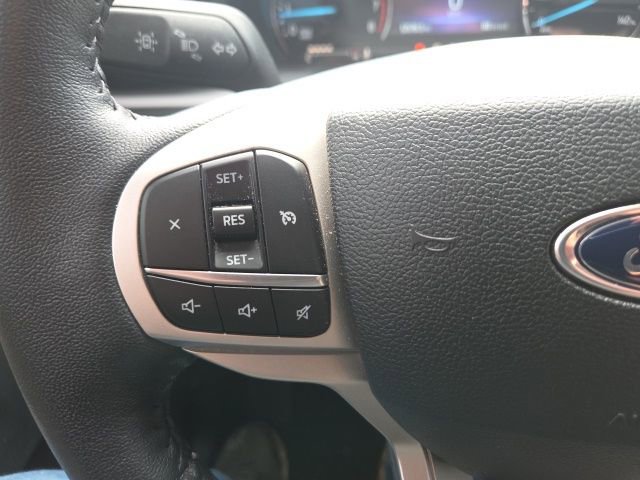 Used 2023 Ford Explorer XLT image 40