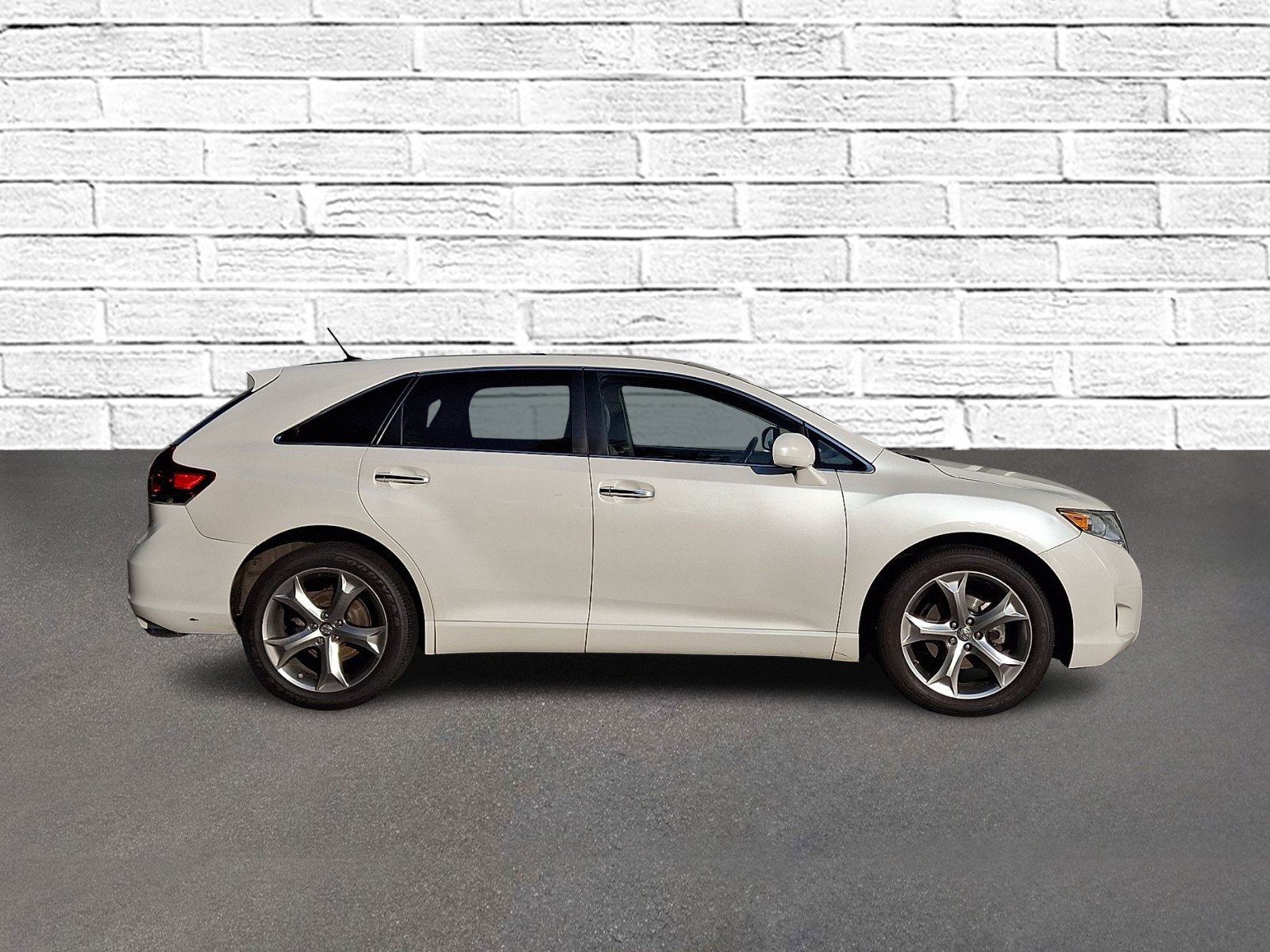 Used 2012 Toyota Venza Limited w/ Tow Pkg AWD/4WD image 8