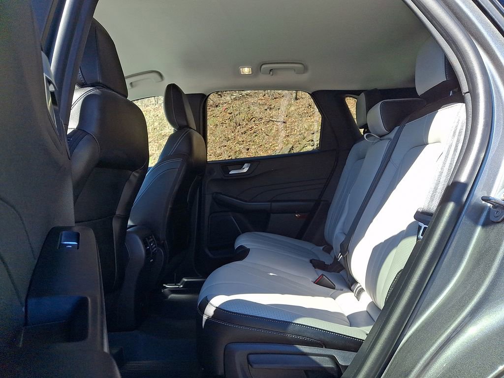 Used 2025 Ford Escape Platinum w/ Premium Technology Package image 10
