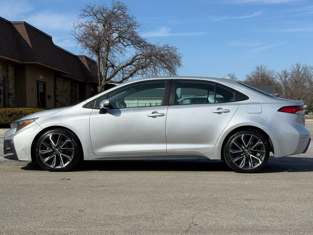 Used 2021 Toyota Corolla SE FWD image 2