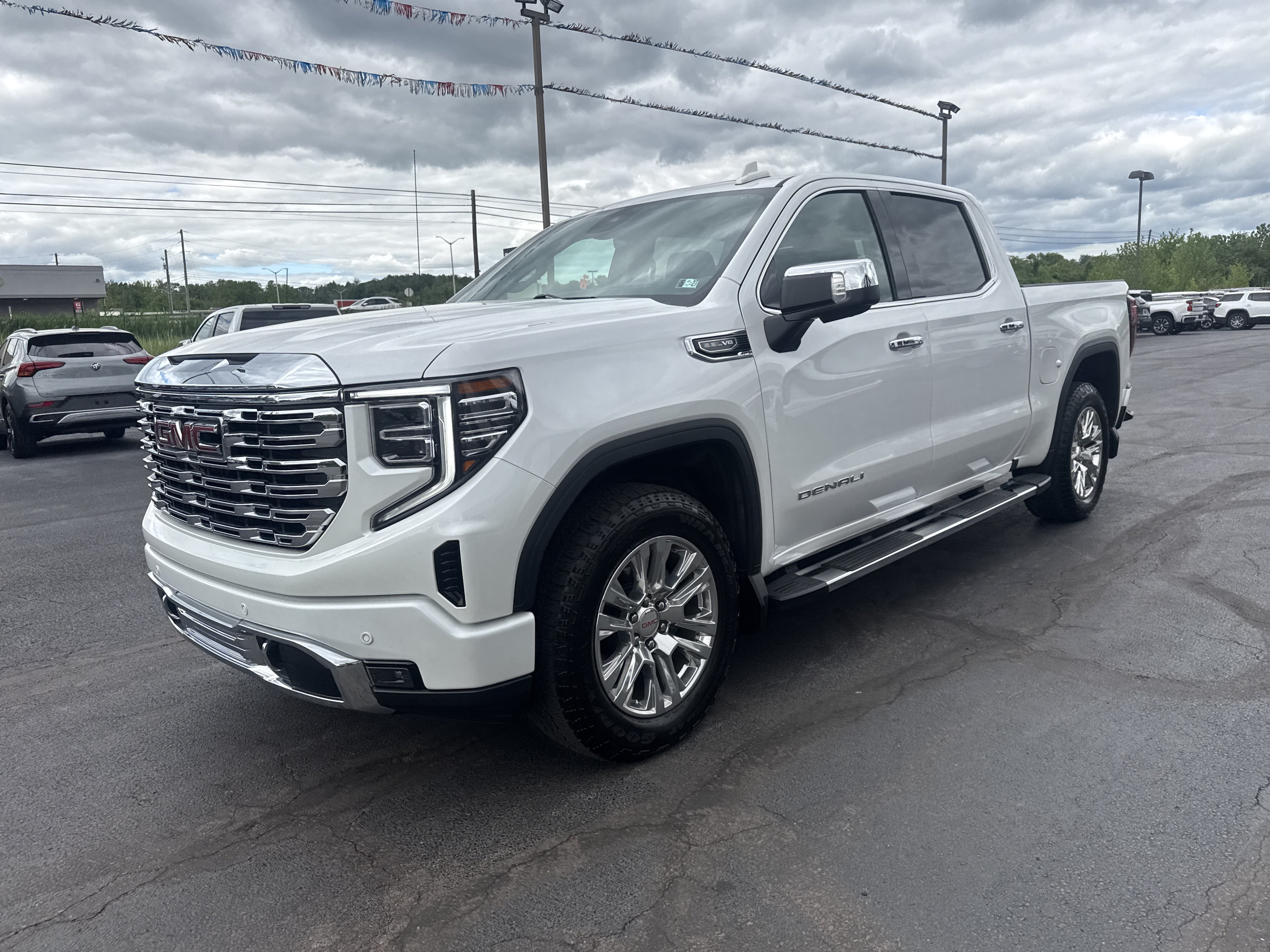 Used 2024 GMC Sierra 1500 Denali w/ Technology Package AWD/4WD image 7