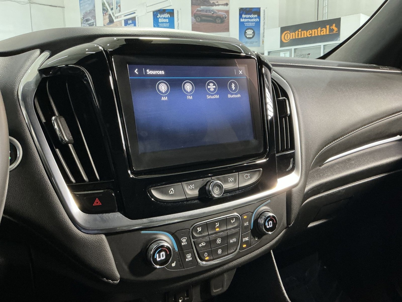 Used 2023 Chevrolet Traverse LT image 26