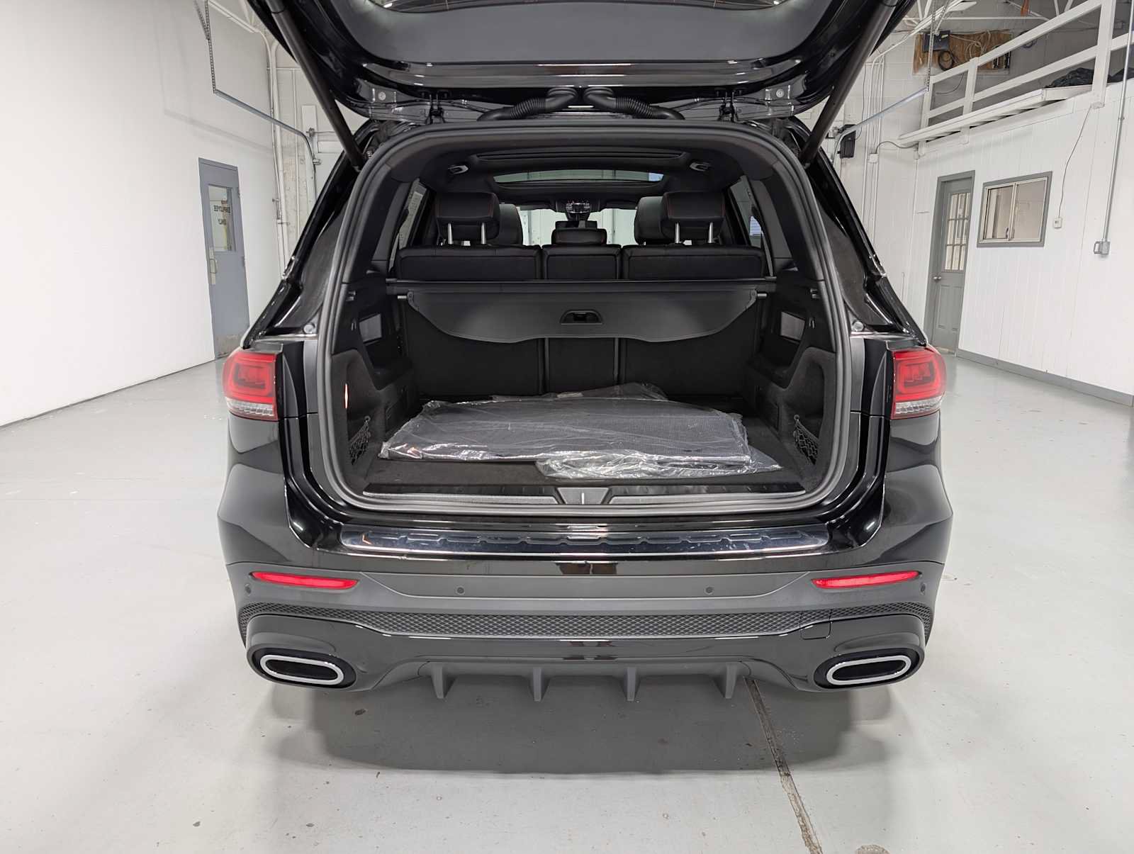 Used 2023 Mercedes-Benz GLB 250 4MATIC image 35