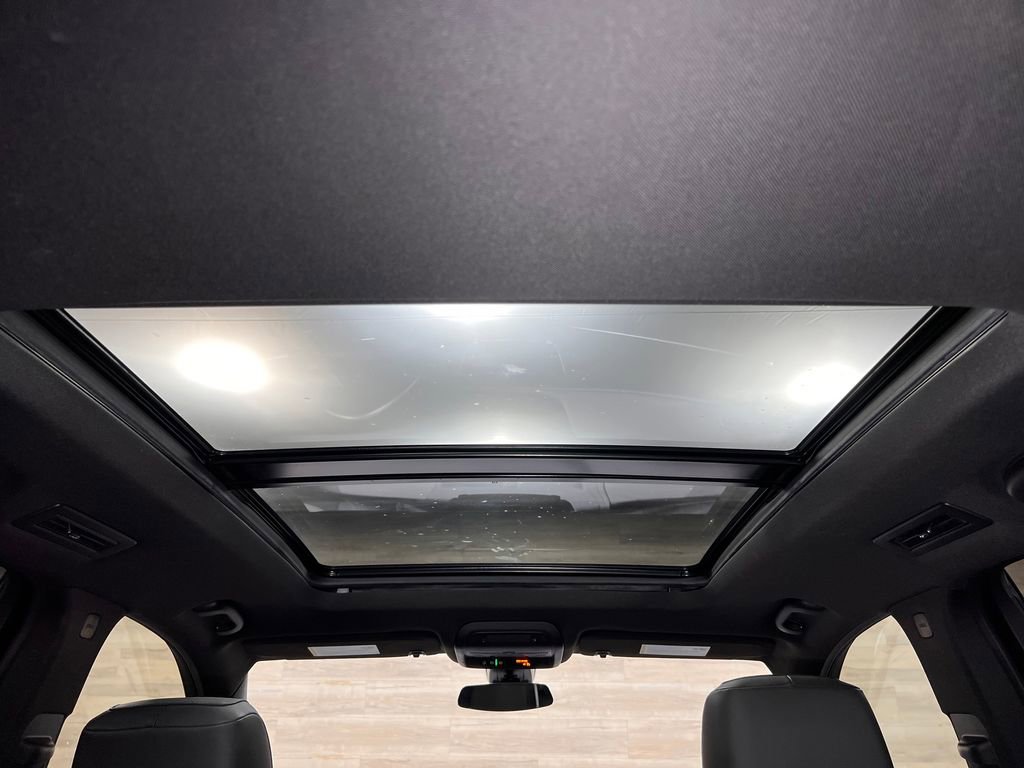 Used 2025 Cadillac XT6 Premium Luxury image 18