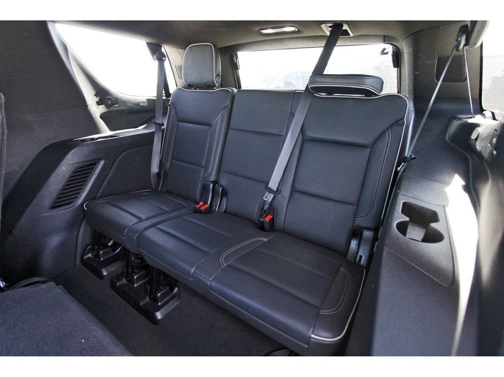 Used 2024 GMC Yukon SLT image 13