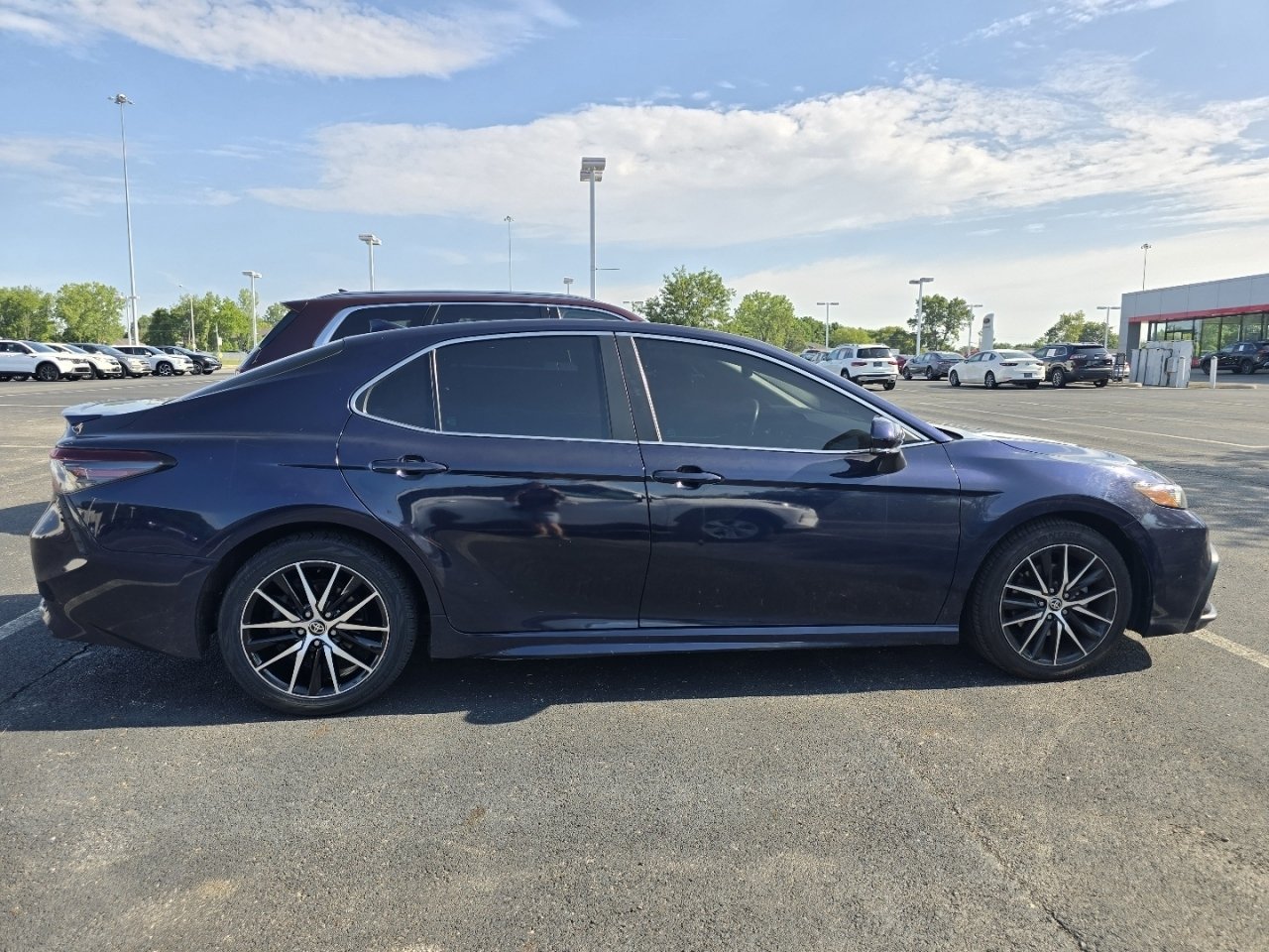 Used 2021 Toyota Camry SE w/ Cold Weather Package AWD/4WD image 8
