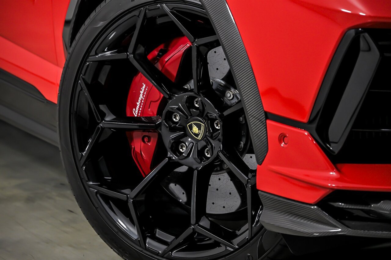 Used 2023 Lamborghini Urus Performante AWD/4WD image 3