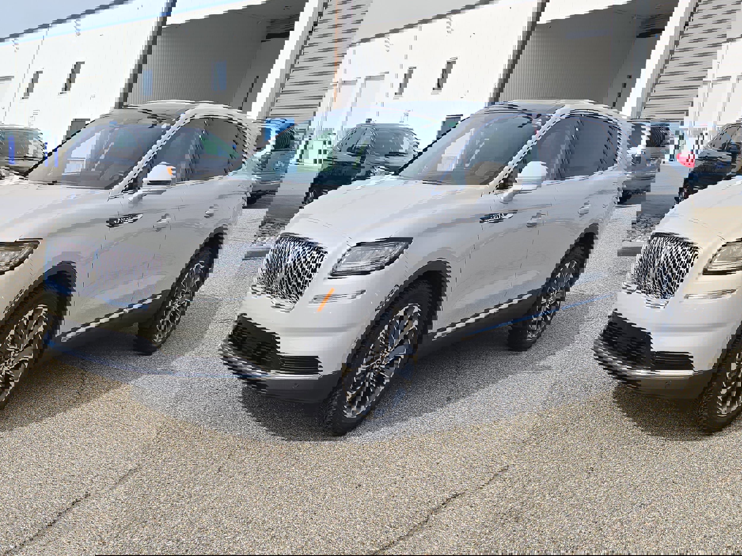 Used 2022 Lincoln Nautilus Reserve image 2