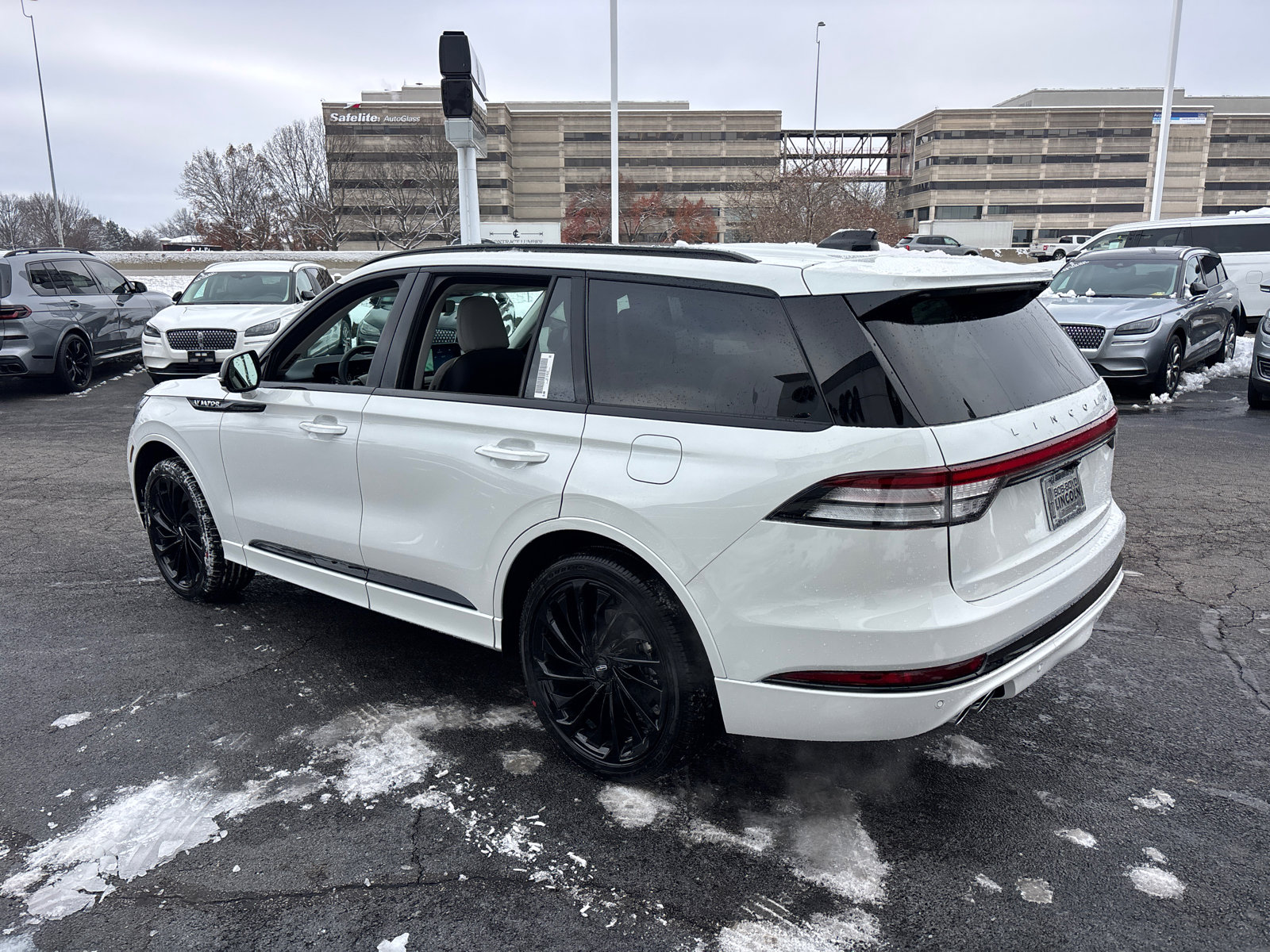 New 2026 Lincoln Aviator Reserve w/ Jet Appearance Package image 5