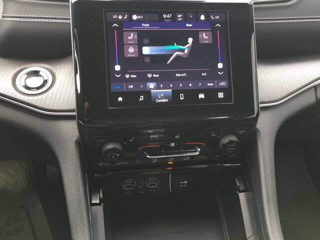 Used 2024 Jeep Grand Cherokee L Laredo image 19