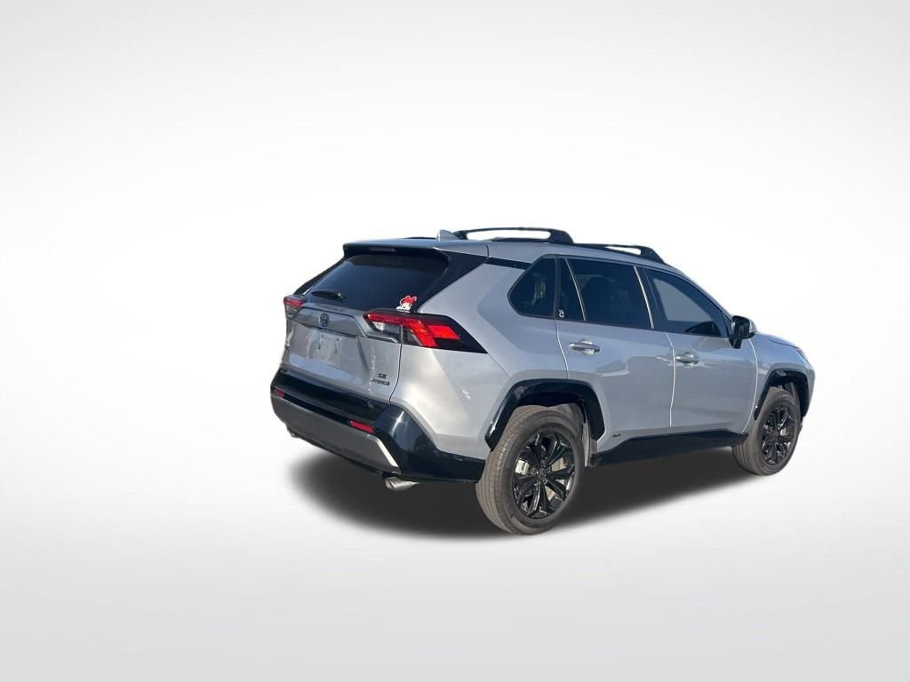 Used 2022 Toyota RAV4 SE image 7