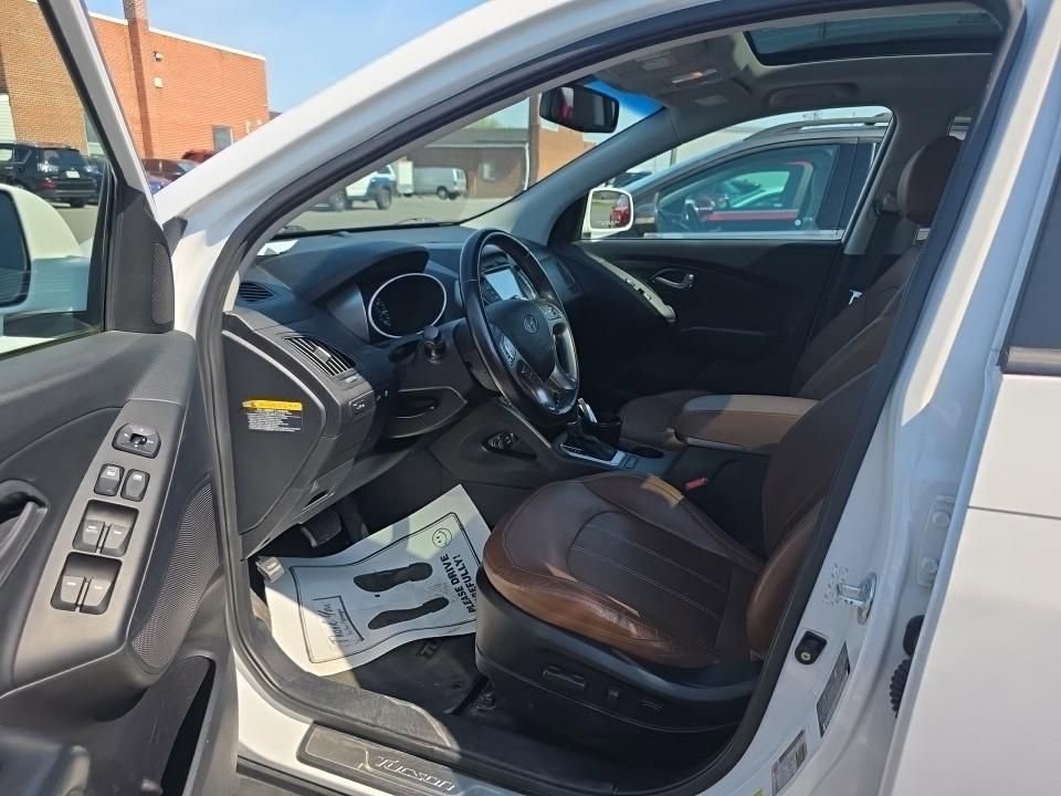 Used 2015 Hyundai Tucson Limited w/ Option Group 03 FWD image 4