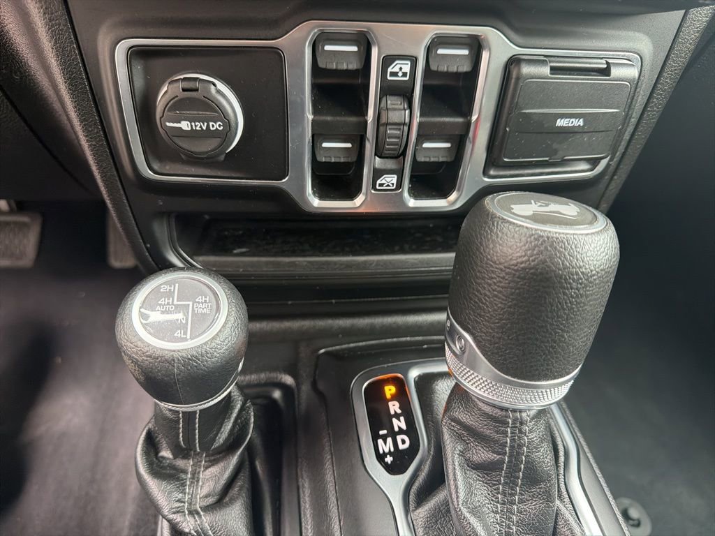 Used 2025 Jeep Wrangler Unlimited Sahara image 12