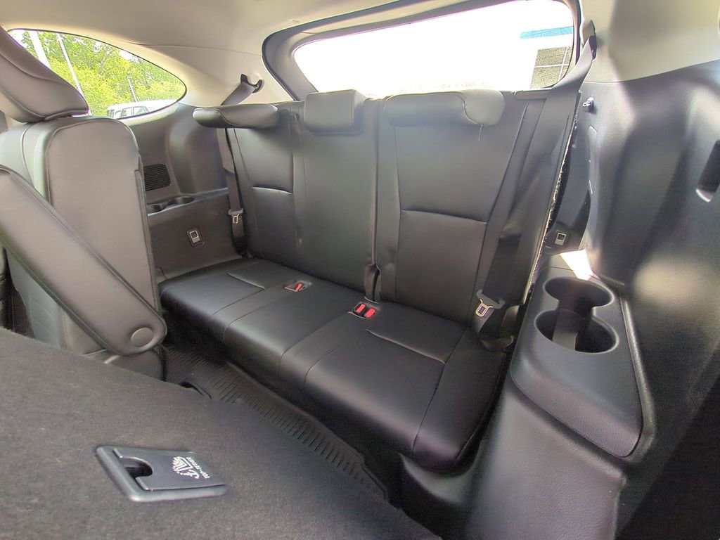 Used 2020 Toyota Highlander XLE image 32