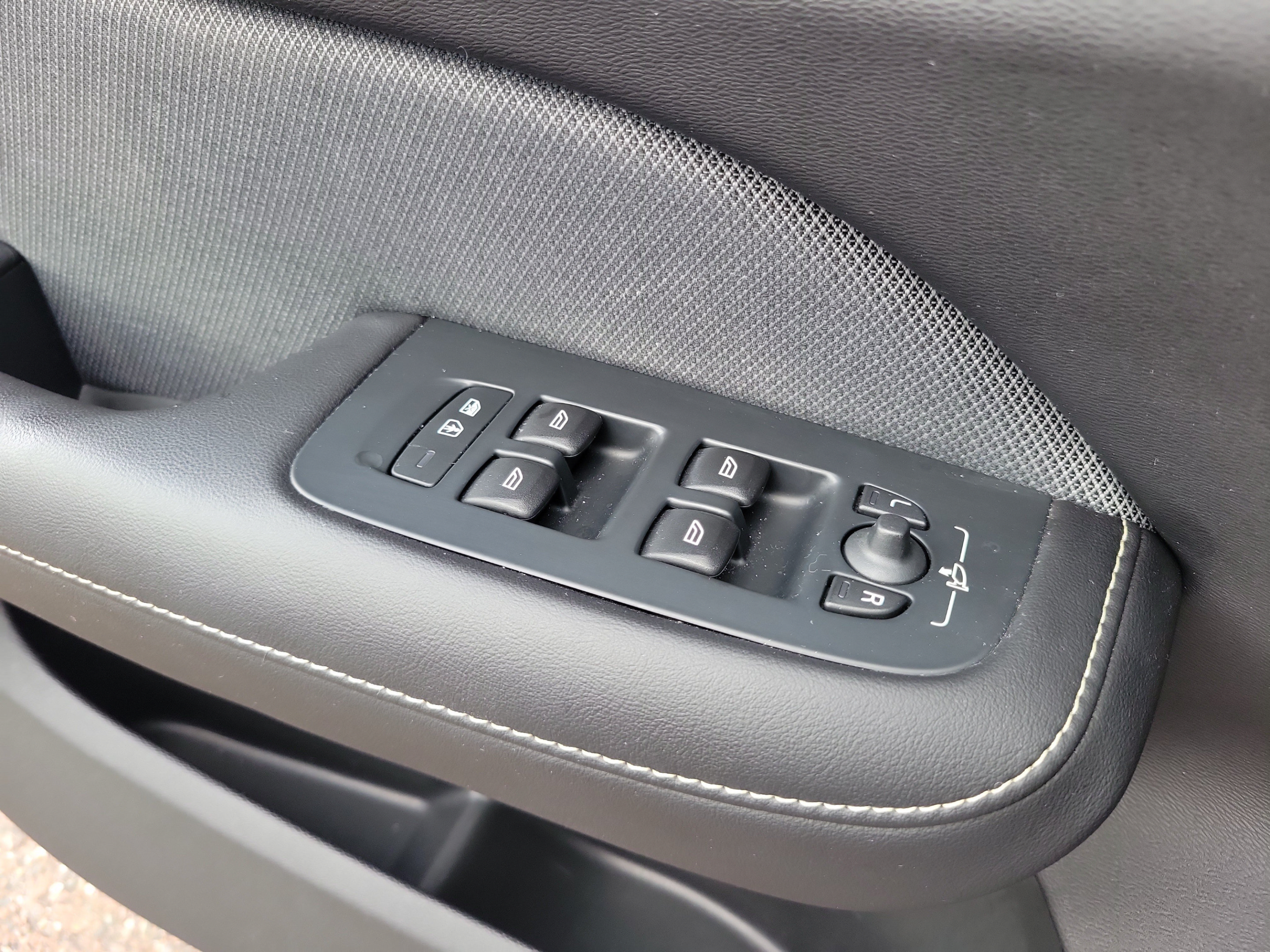 Used 2019 Volvo S60 T5 R-Design FWD image 26