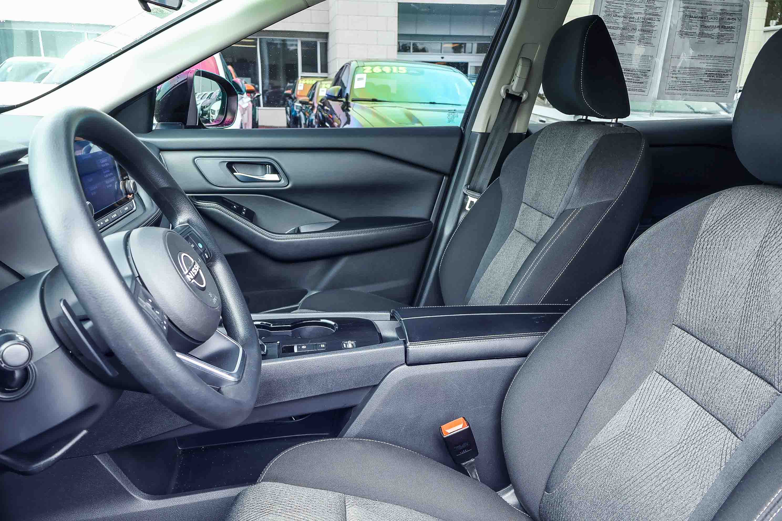 Used 2024 Nissan Rogue SV FWD image 12