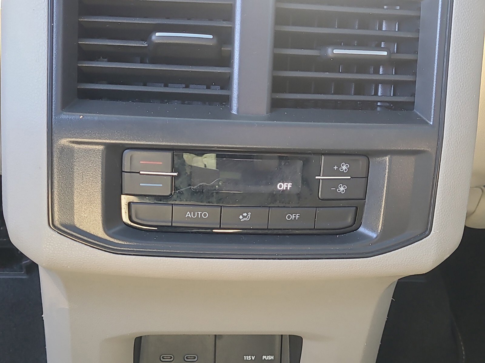 Used 2023 Volkswagen Atlas SE image 12