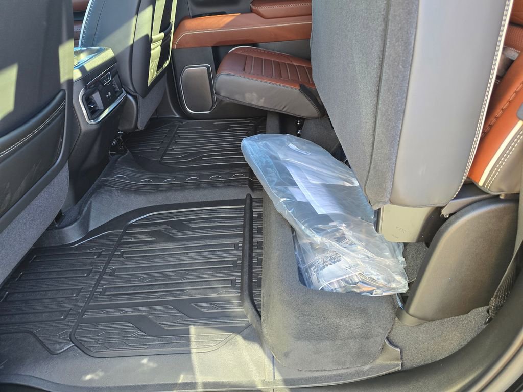 New 2026 GMC Sierra 2500 Denali Ultimate w/ LPO, Black Badging Package image 15