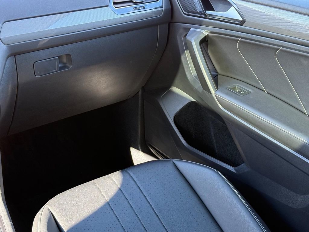 Certified 2024 Volkswagen Tiguan SE image 15