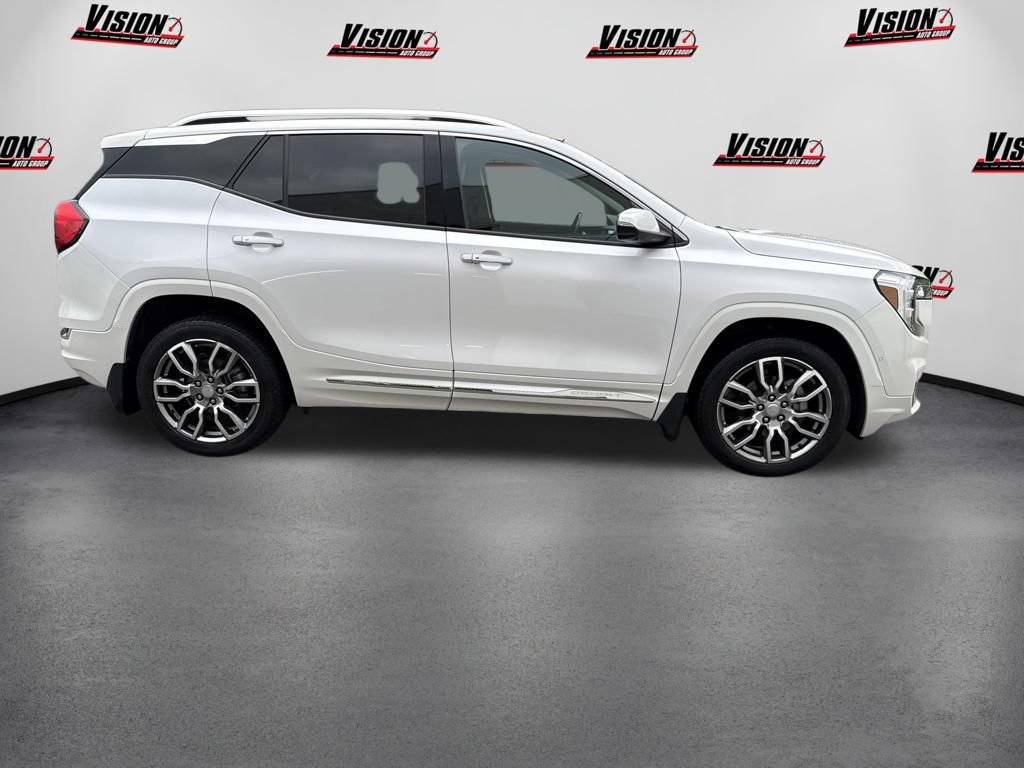 Used 2022 GMC Terrain Denali w/ Denali Premium Package AWD/4WD image 4