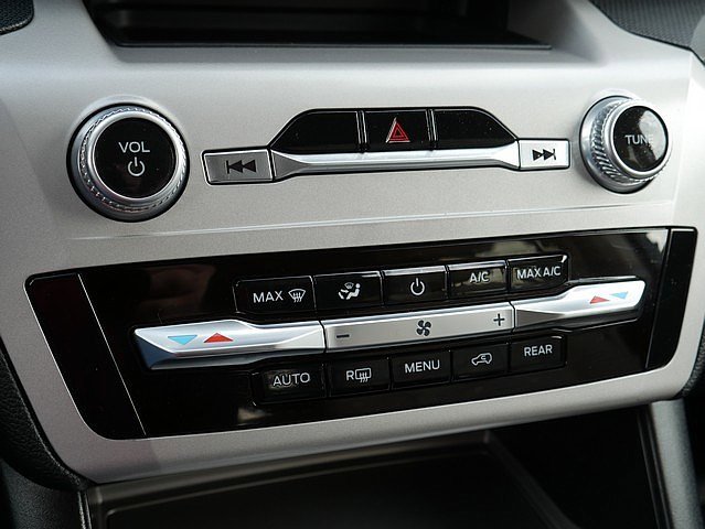 Used 2023 Ford Explorer AWD image 39