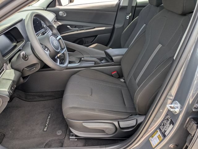 Used 2025 Hyundai Elantra SE FWD image 14