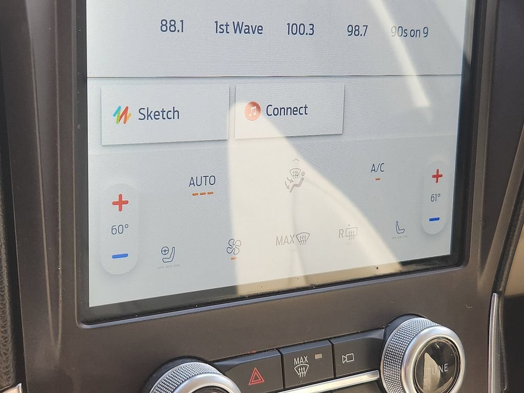 Used 2021 Ford Edge Titanium FWD image 10