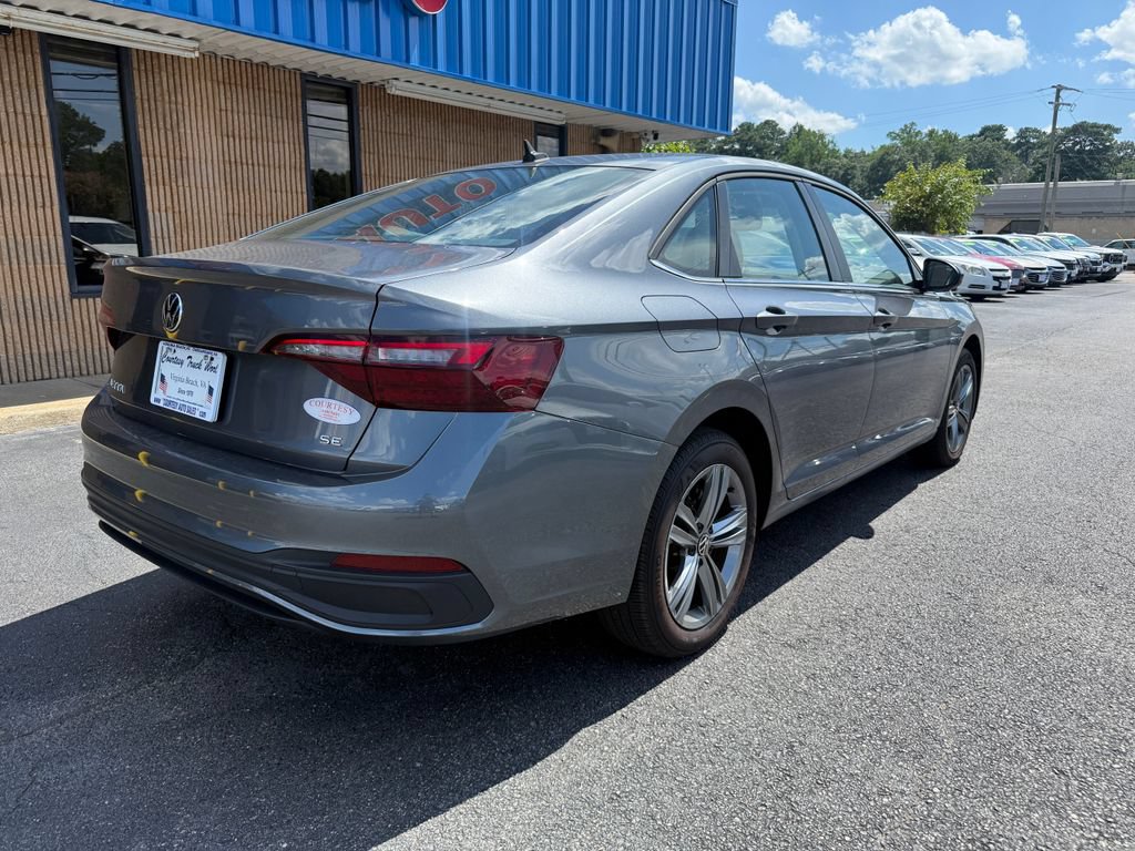 Used 2024 Volkswagen Jetta SE FWD image 7