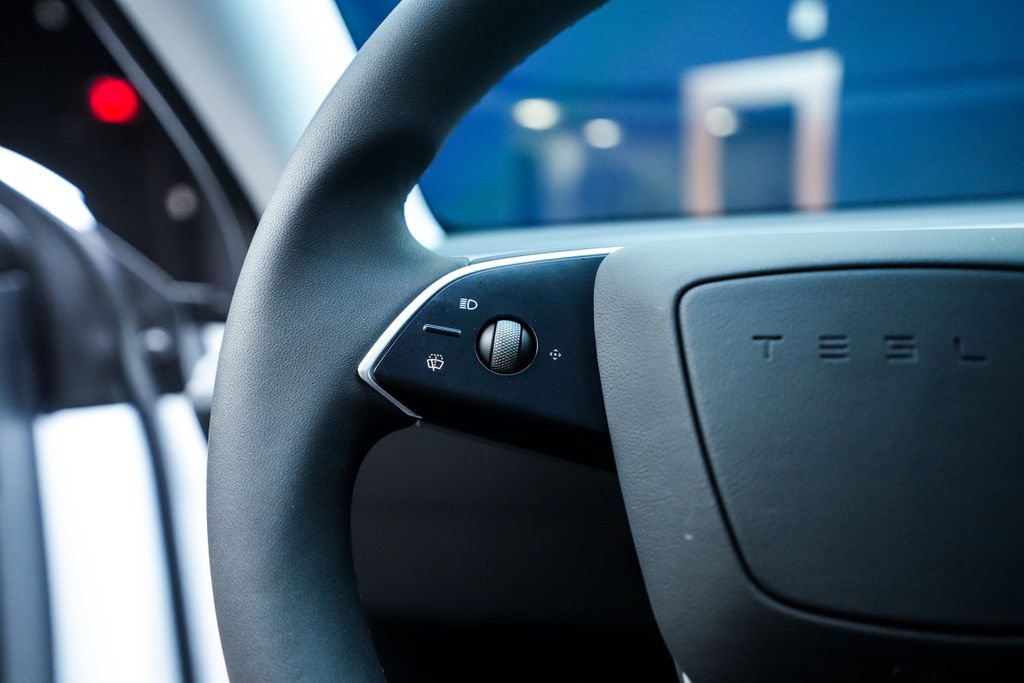 Used 2026 Tesla Model Y 2WD image 28