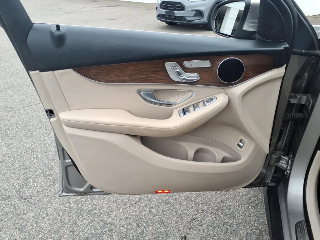 Used 2020 Mercedes-Benz GLC 300 GLC 300 image 8