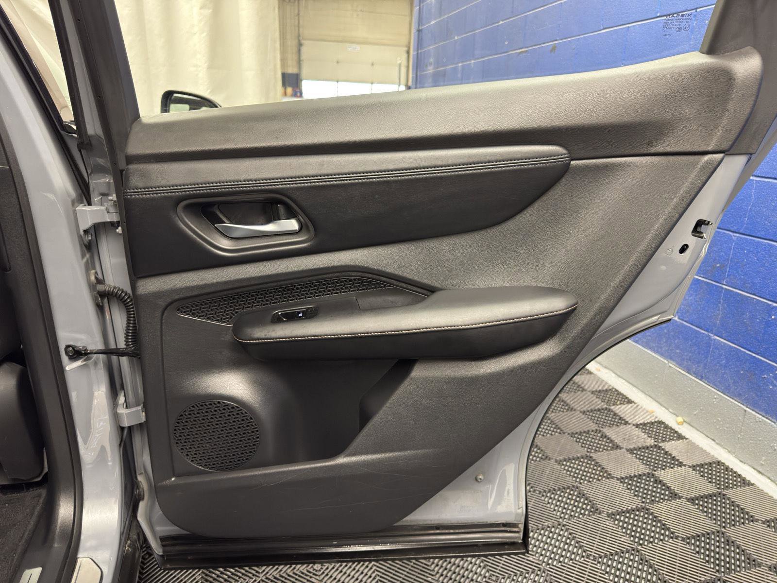 Used 2024 Nissan Ariya AWD image 30