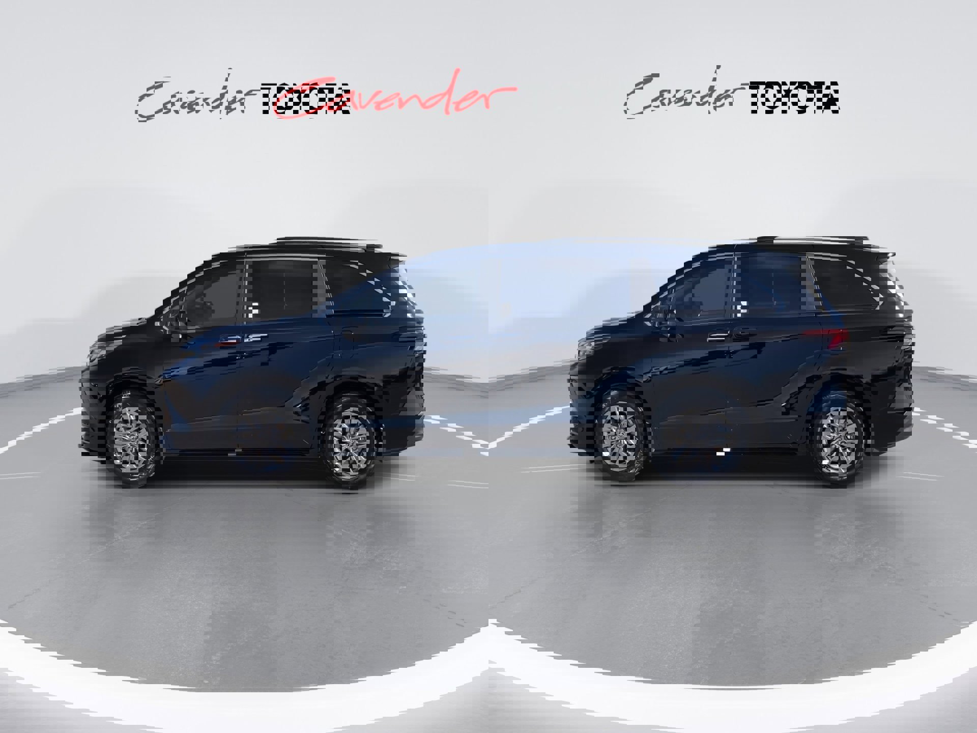 Certified 2025 Toyota Sienna XLE image 5