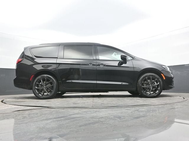 New 2026 Chrysler Pacifica Select w/ S Appearance Package AWD/4WD image 58
