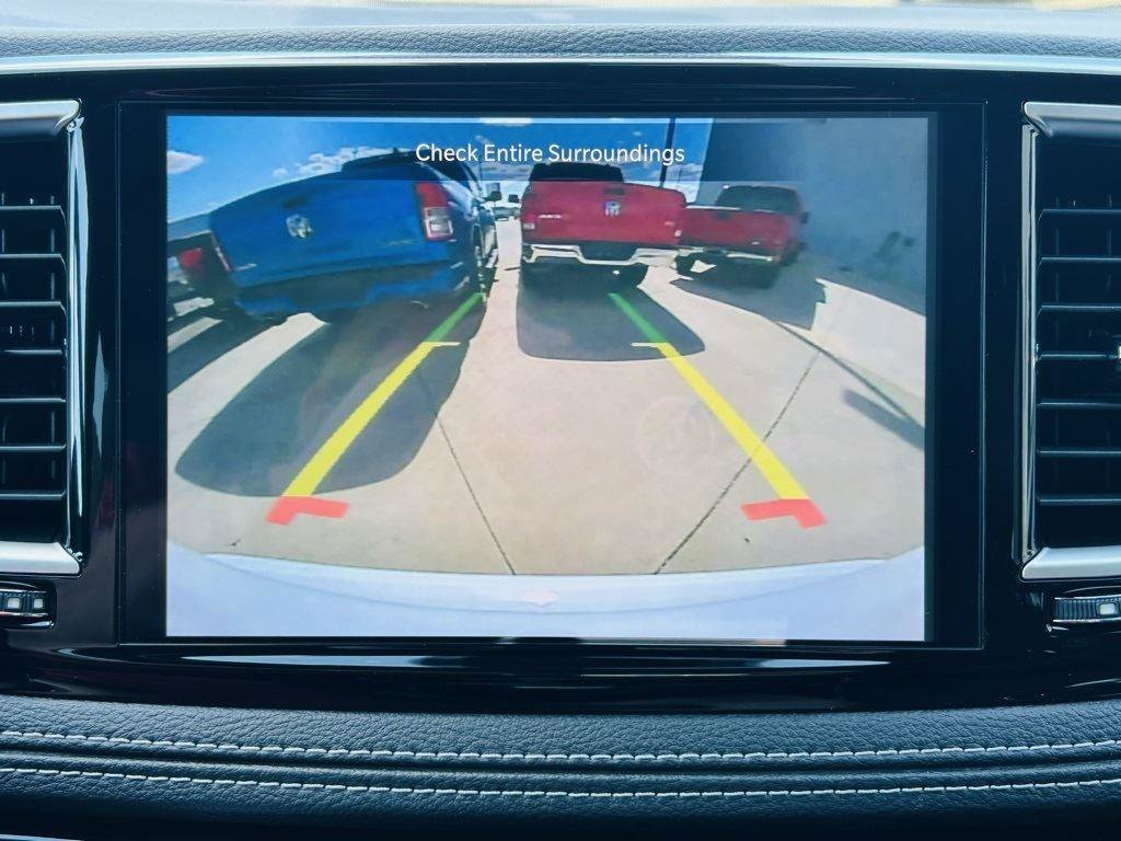 New 2026 Chrysler Pacifica Limited w/ Uconnect Theater Family Group image 17