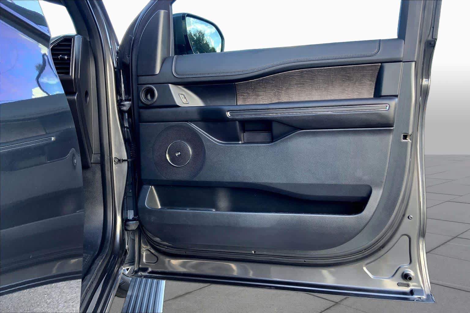 Used 2019 Ford Expedition Limited RWD image 22
