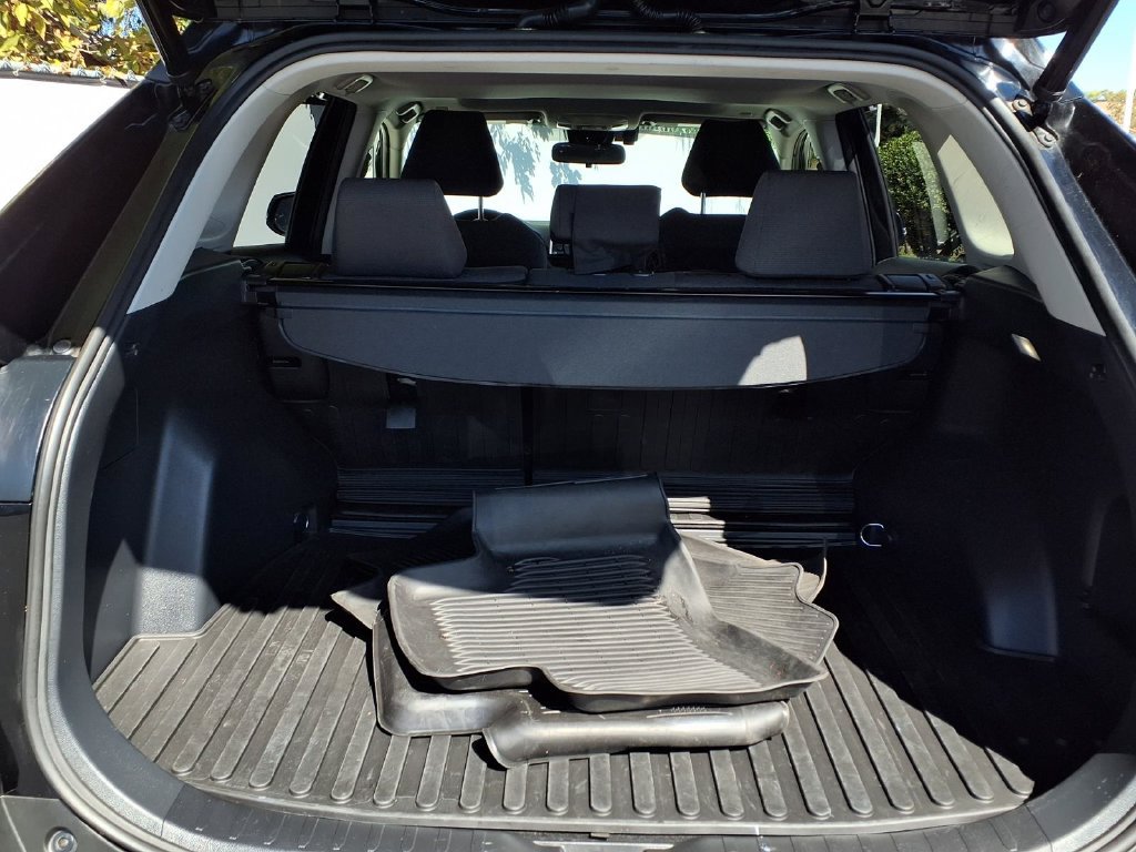 Used 2023 Toyota RAV4 XLE w/ Convenience Package AWD/4WD image 9