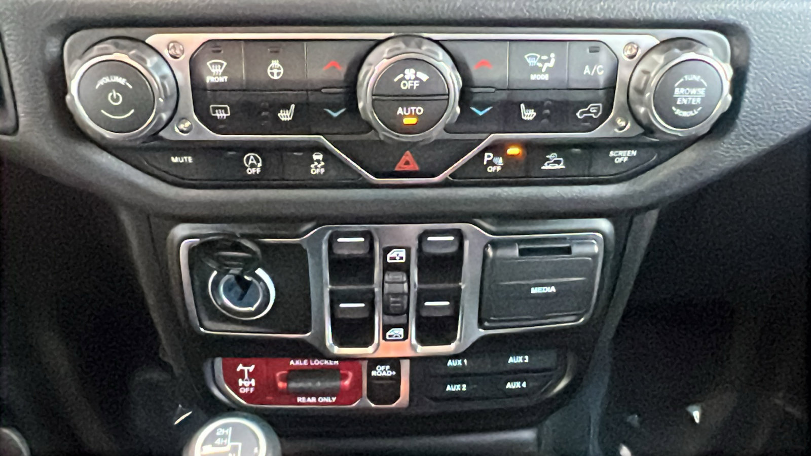 New 2025 Jeep Gladiator Willys image 23